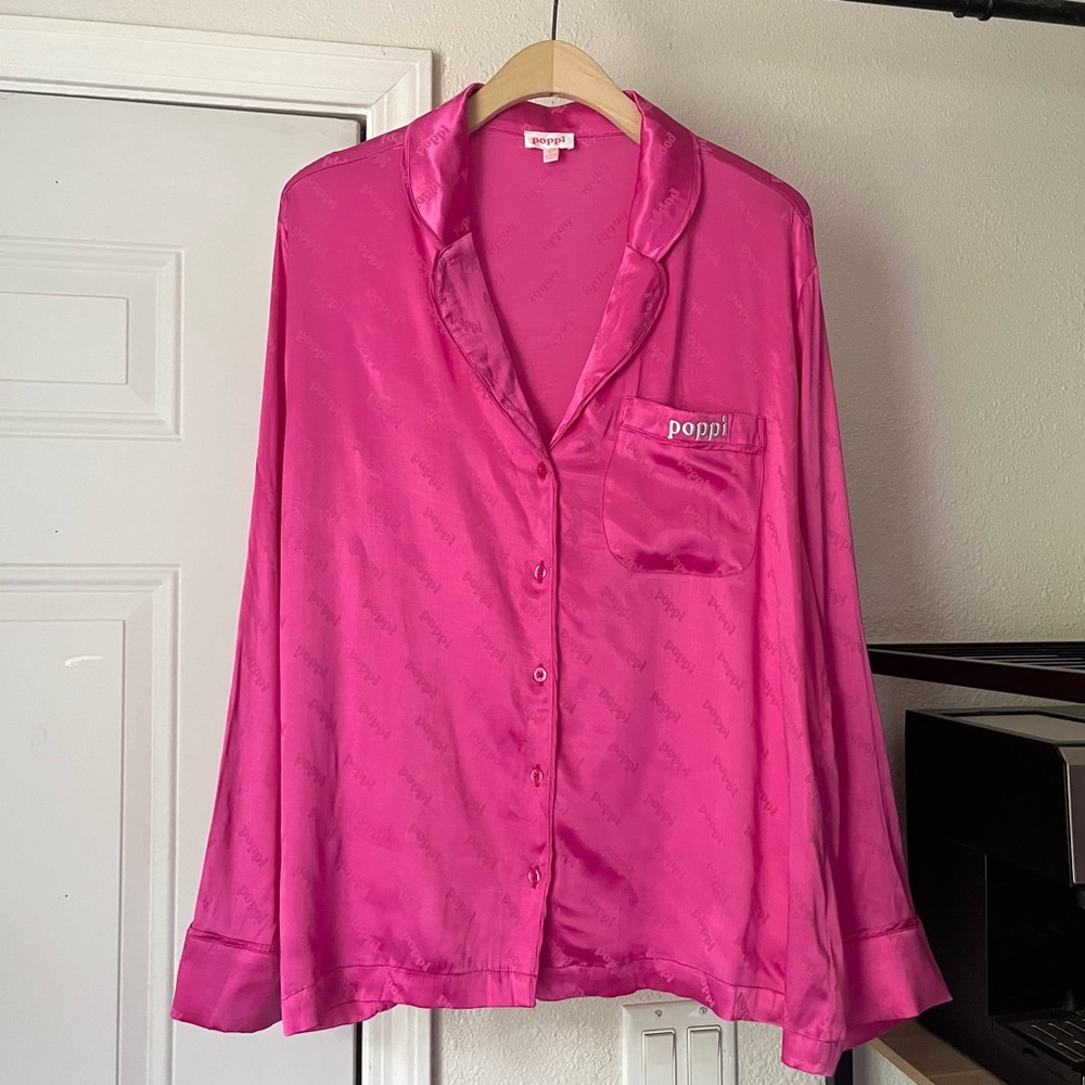 POPPI pink logo printed satin long sleeve button up pajama‎ sleep shirt top